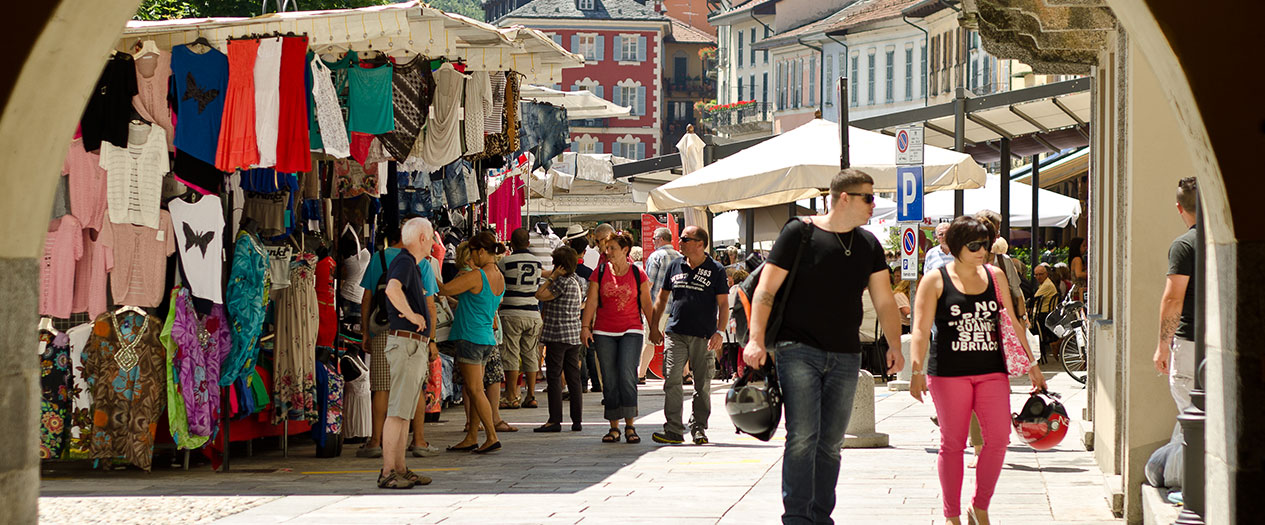 Wochenmarkt am Lago Maggiore