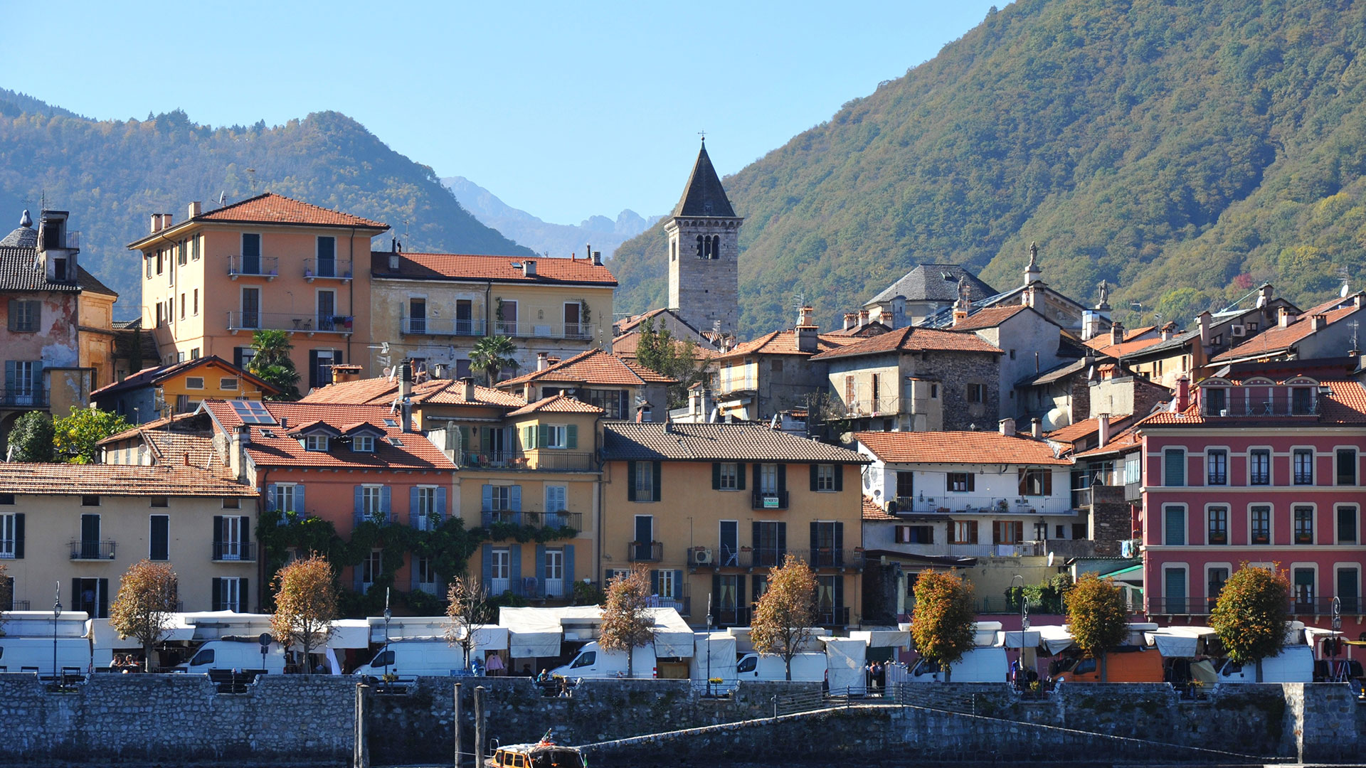 Der Straßenmarkt Mercato di Luino und weitere Sehenswürdigkeiten
