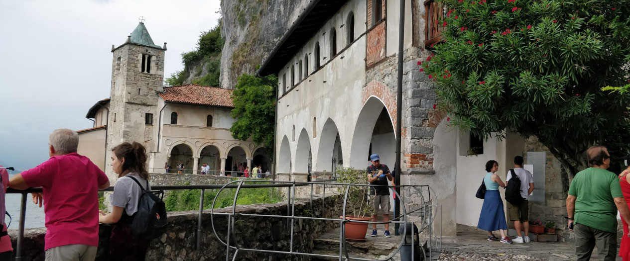 Die Santa Caterina del Sasso besuchen